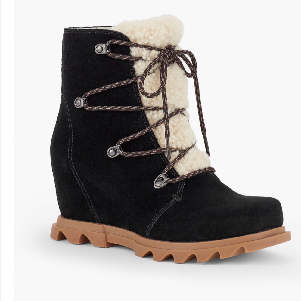 NIB Joan of arctic wedge boots size 10
